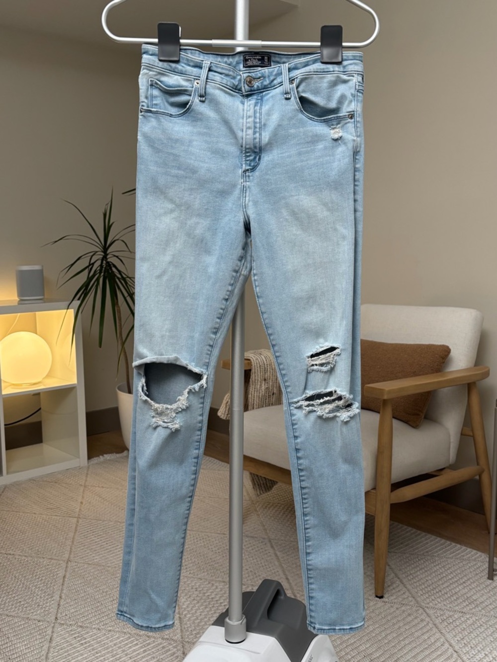 Women’s | Abercrombie Simone High Rise Skinny Distressed Jeans | Size 30 / 10R